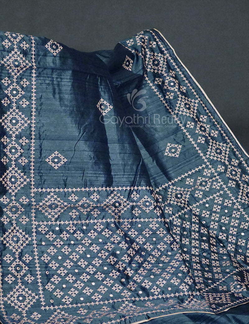 Kutchwork embroidery on a silk saree – Ranjana's Craft Blog