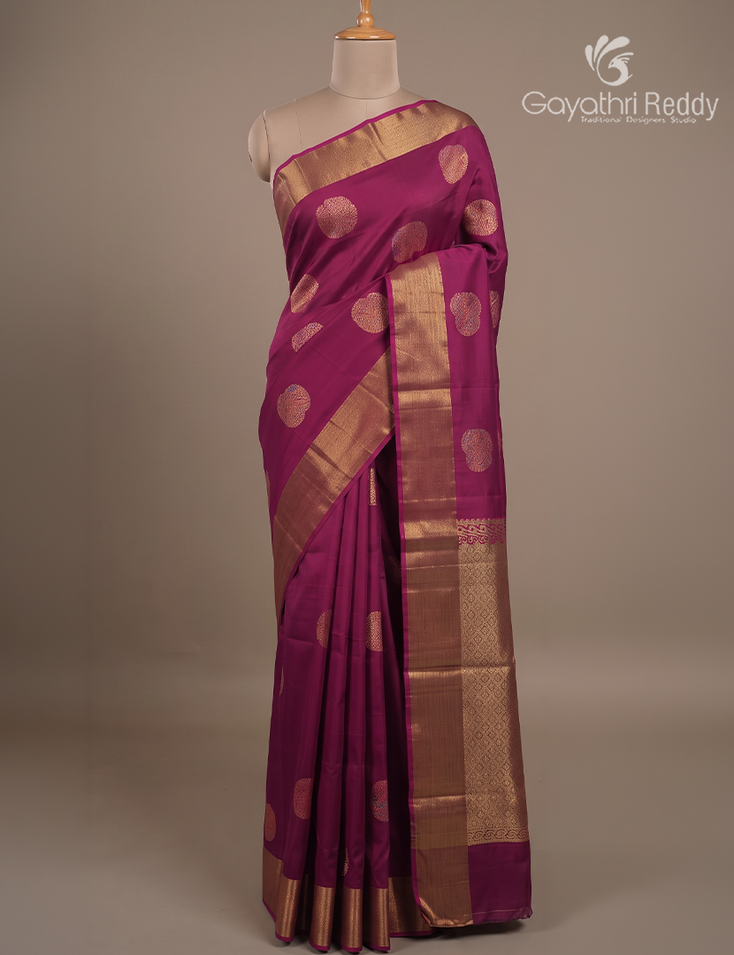Pure Kanchipuram Silk Saree in Magenta ( Small Borders )