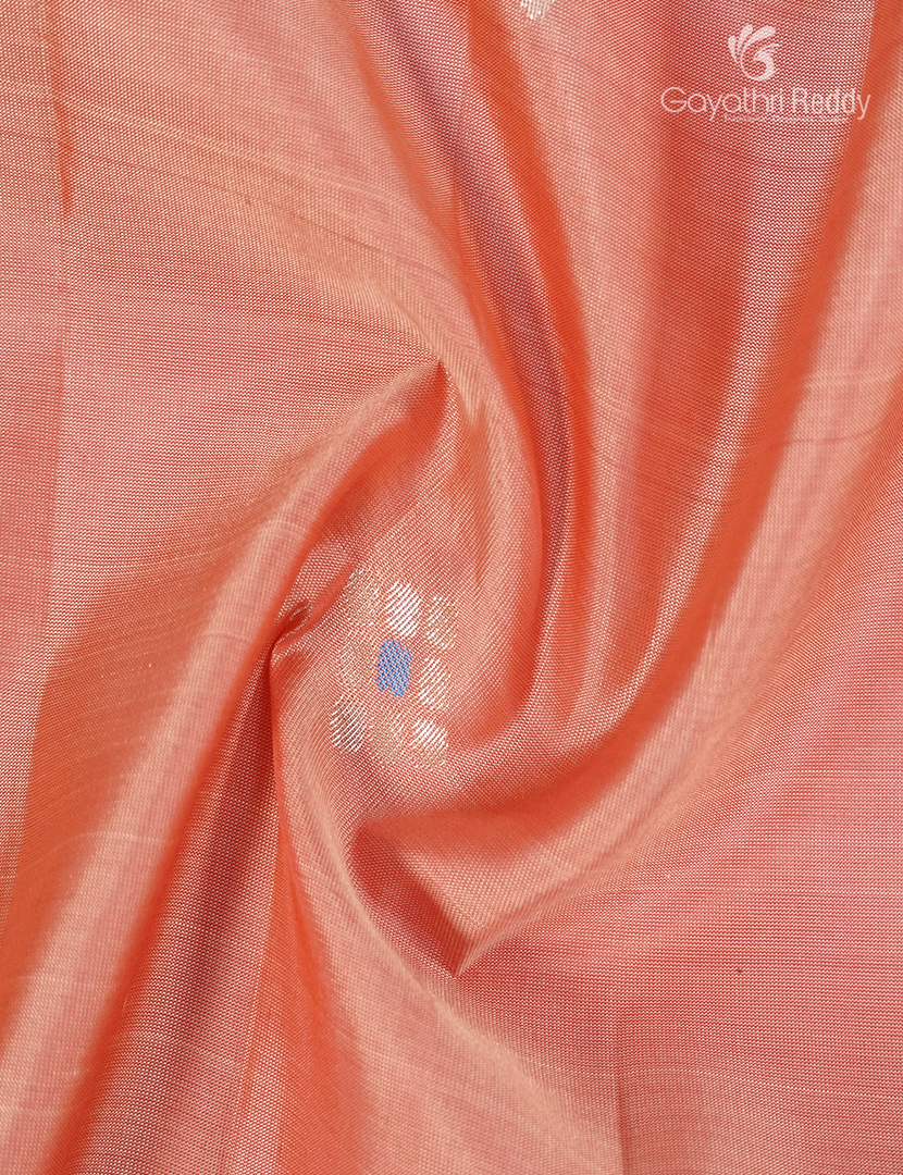 Light weight Kanchipuram Silk Saree in Light Peach and Deep Pink