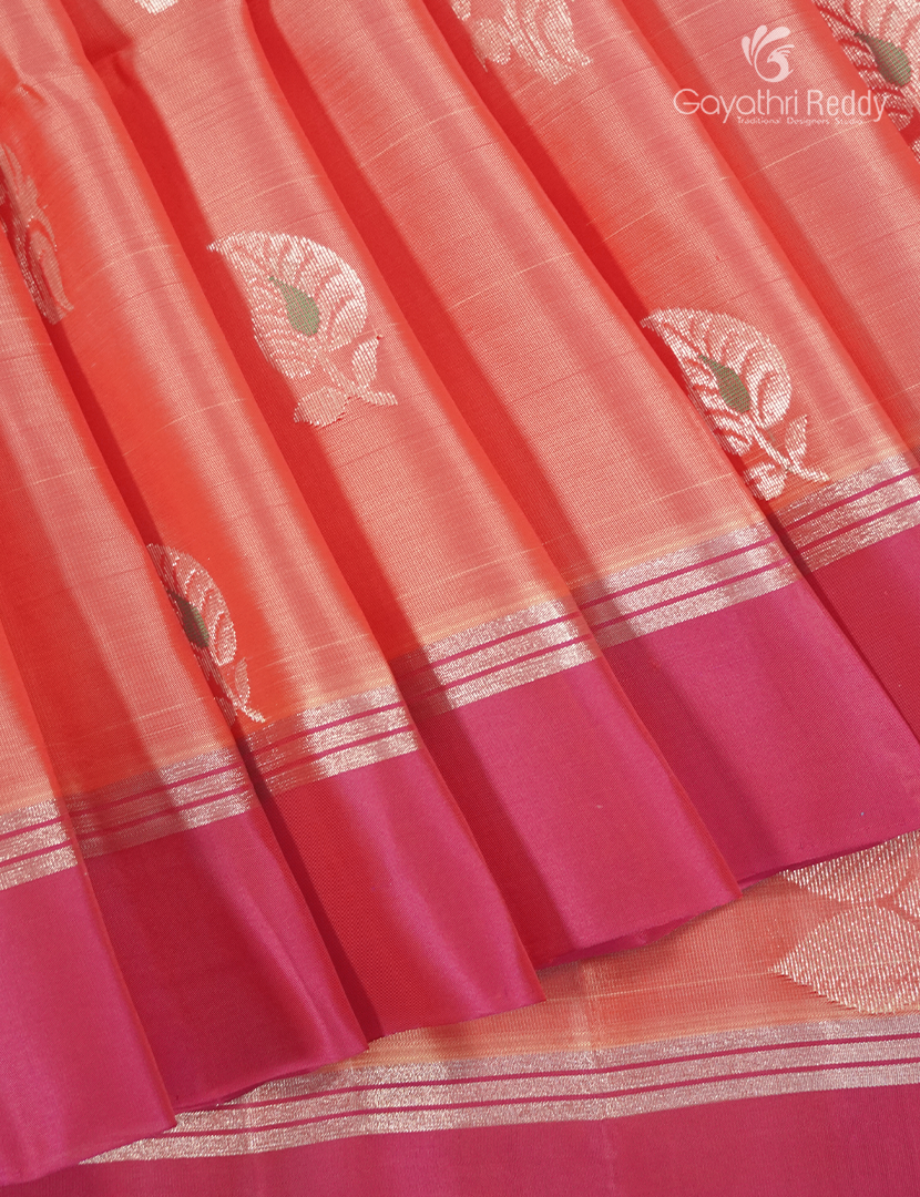Light weight Kanchipuram Silk Saree in Light Peach and Rani Pink