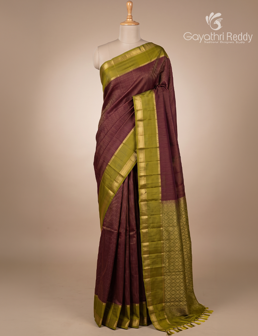 Pure Kanchipuram Silk Saree in Deep Maroon and Mehendi Green (Light Weight)