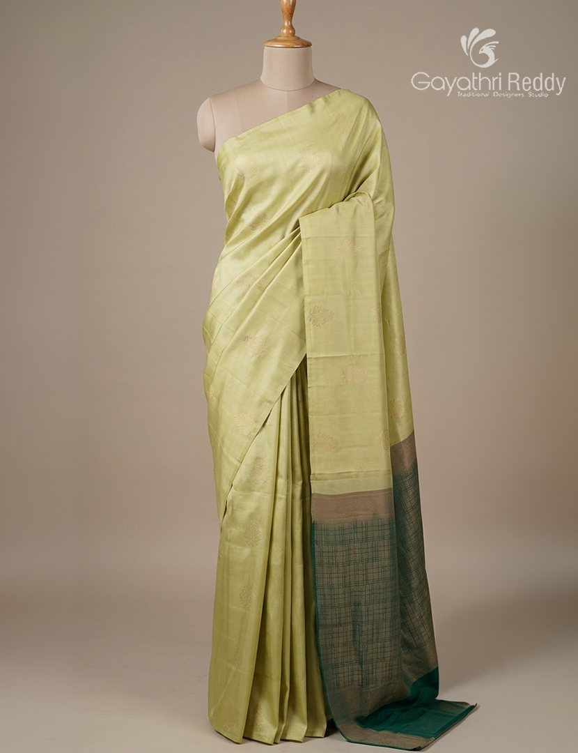Pure Kanchipuram Silk  Saree in Off- White ( Butta Style )