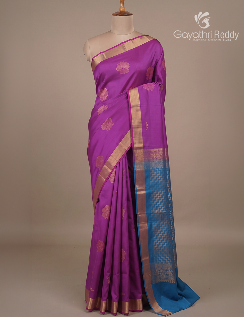 Pure Kanchipuram Silk Saree in Magenta ( Small Borders )