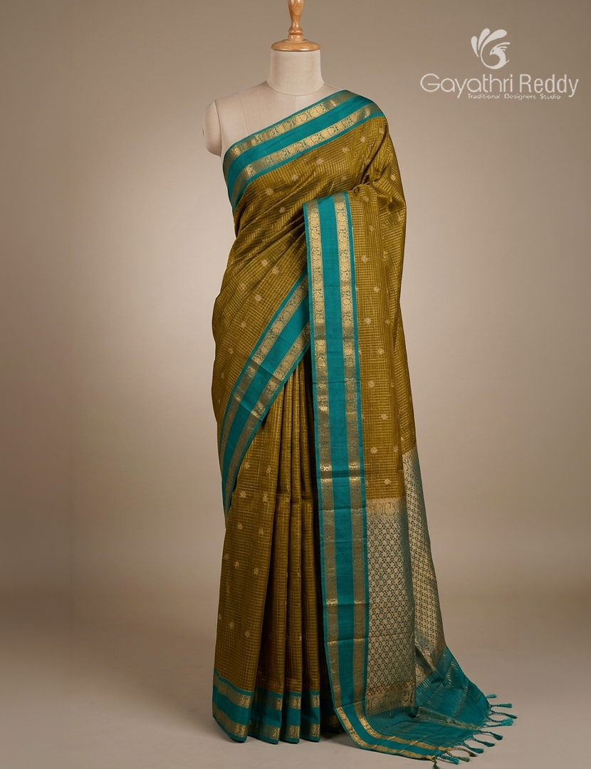 Pure Kanchipuram Vintage Silk Saree in Mehendi Green and Teal Green