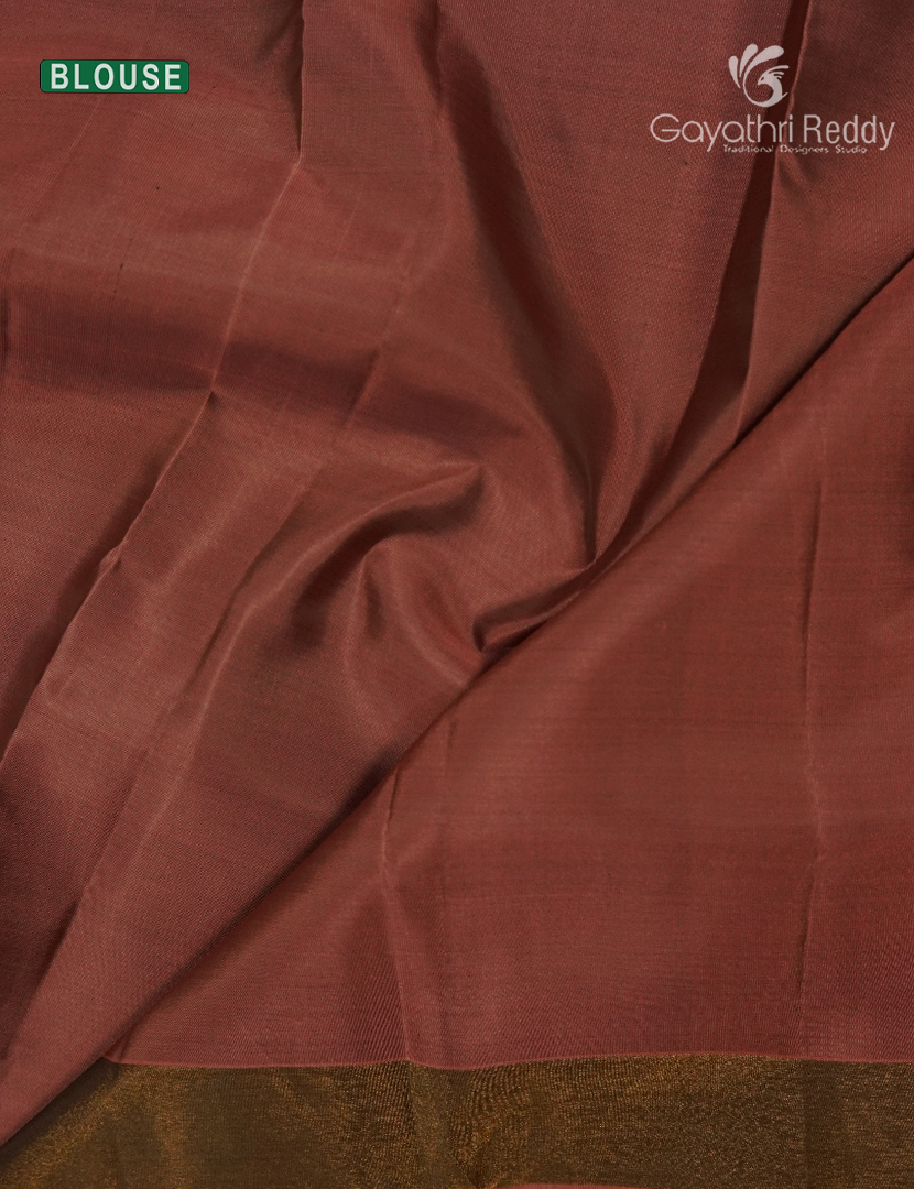 Pure Kanchipuram Silk Saree in Deep Violet and Copper( Small Borders )