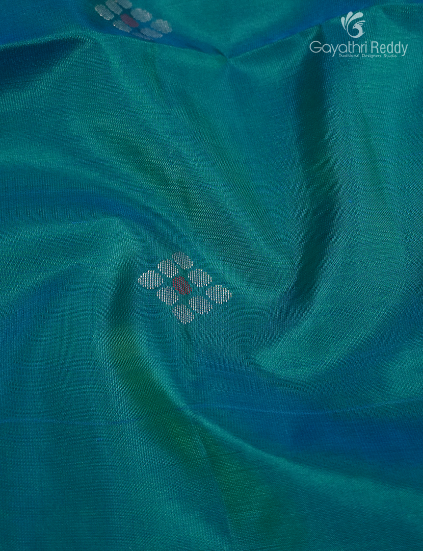 Light weight Kanchipuram Silk Saree in Rama Green