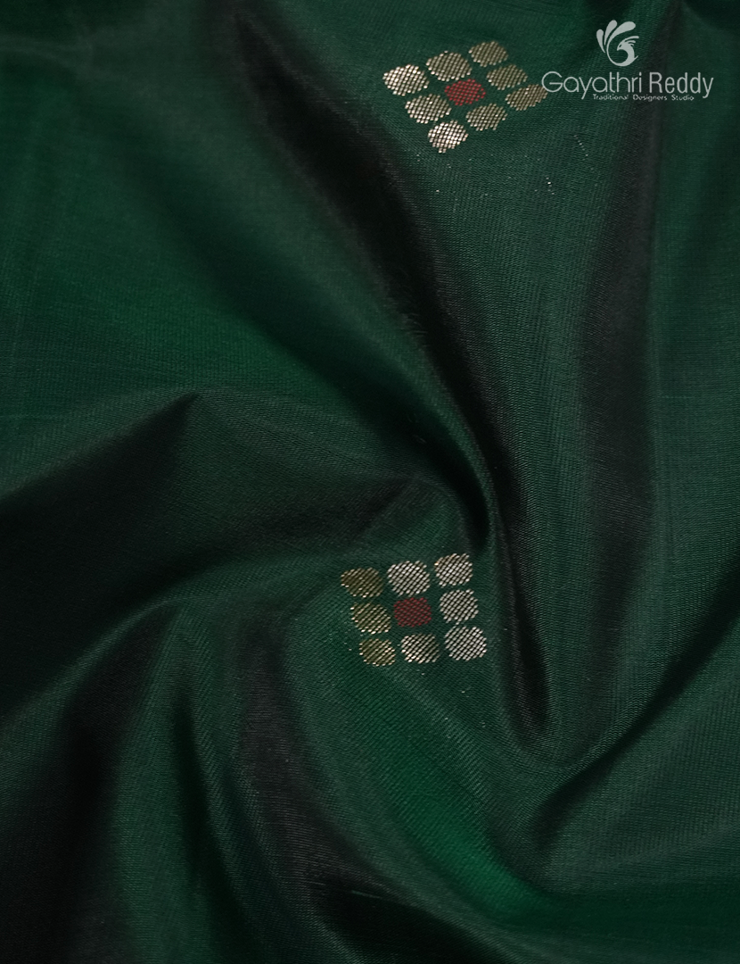 Light weight Kanchipuram Silk Saree in Deep Green and Mustard