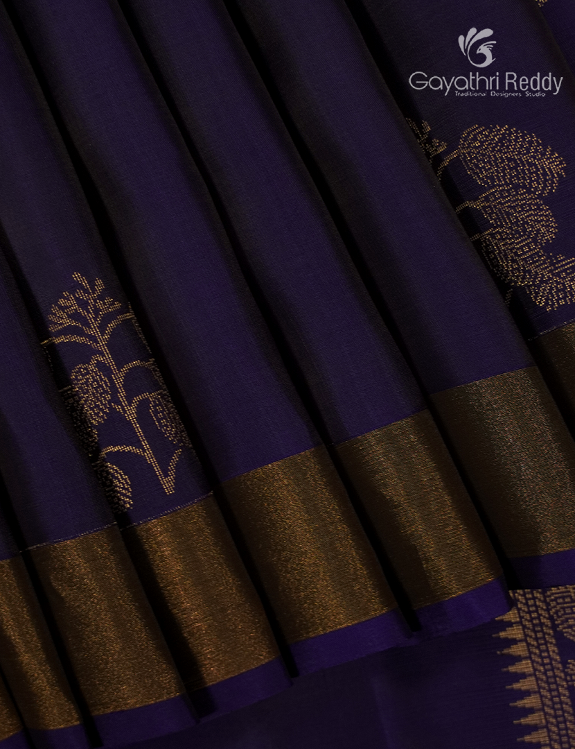Pure Kanchipuram Silk Saree in Deep Violet and Copper( Small Borders )