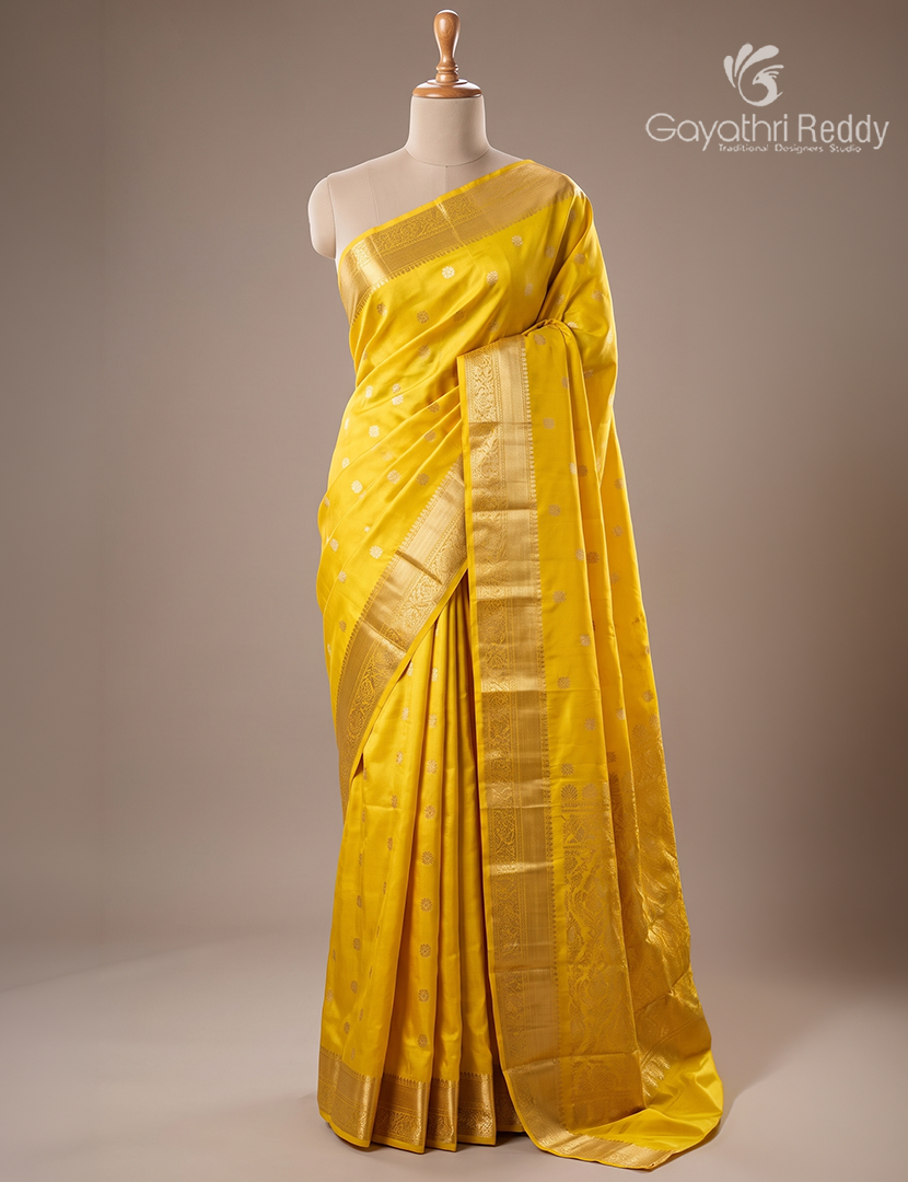 Pure Kanchipuram Silk Saree in Yellow (Medium Borders )