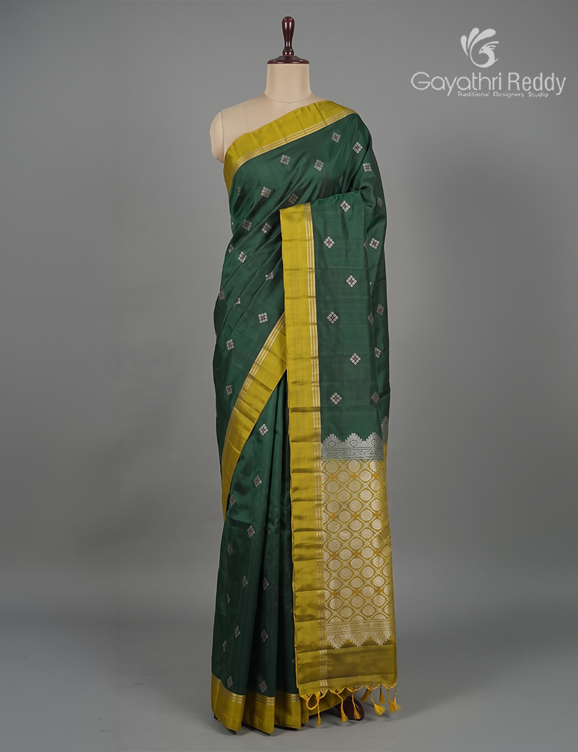 Light weight Kanchipuram Silk Saree in Deep Green and Mustard