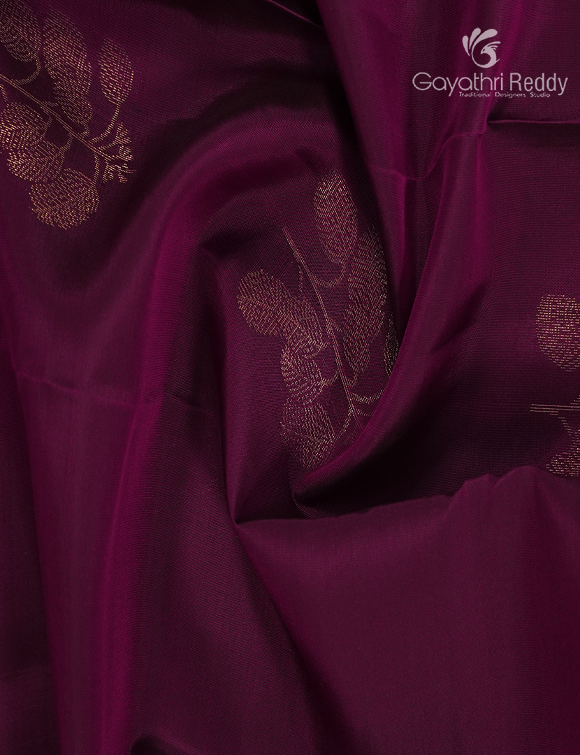 Pure Kanchipuram Silk Saree( Small Borders )-KP8878