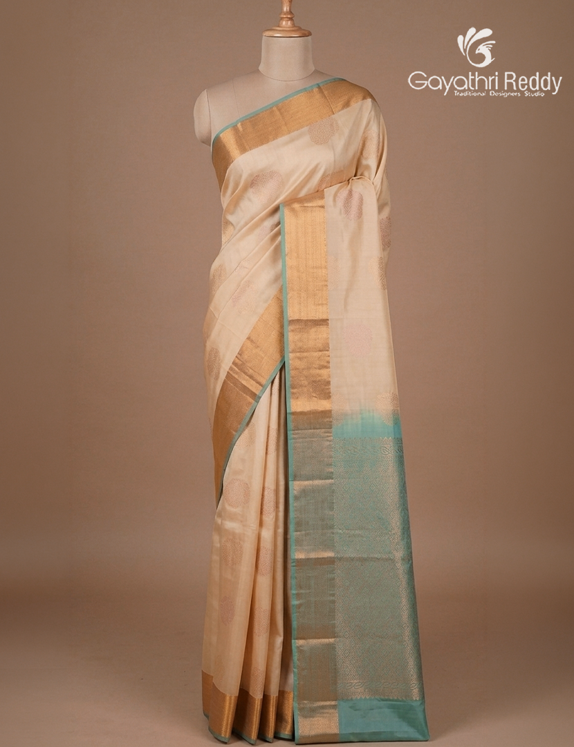 Pure Kanchipuram Silk Saree in Cream ( Small Borders )