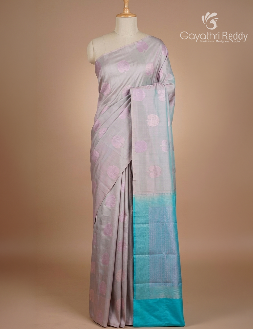 Pure Kanchipuram Silk  Saree in Grey ( Butta Style )