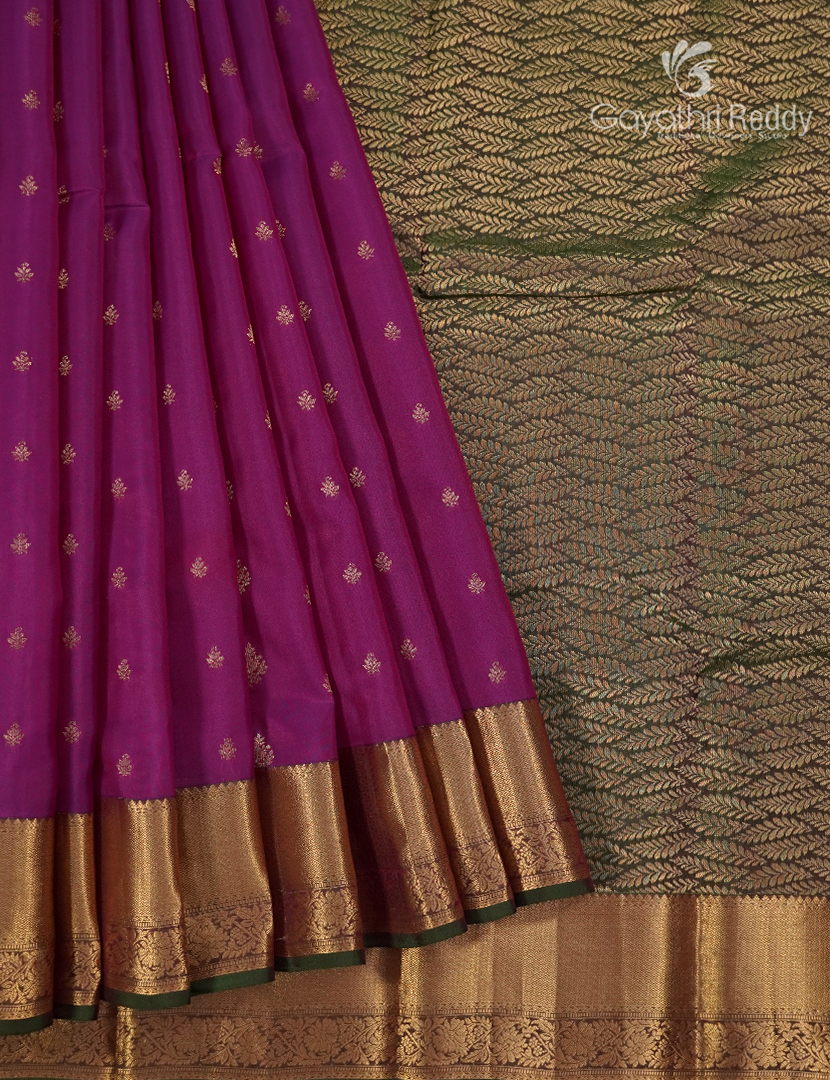 Pure Kanchipuram Silk Vintage Saree in Magenta and Deep Snuff