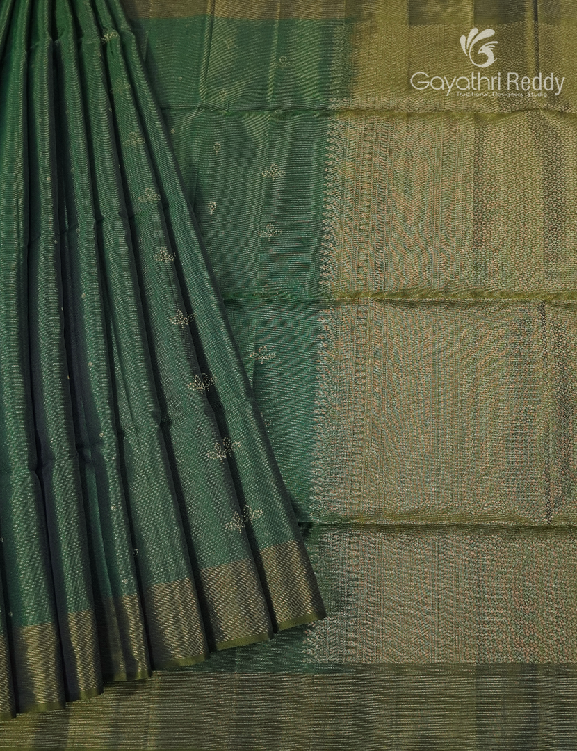 Pure  Kanchipuram Light Weight Silk Saree in Green and Mehendi Green