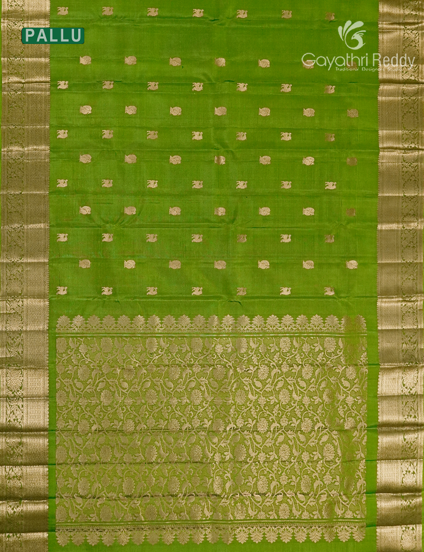 Pure Kanchipuram Silk Saree in Mehendi Green (Medium Borders )