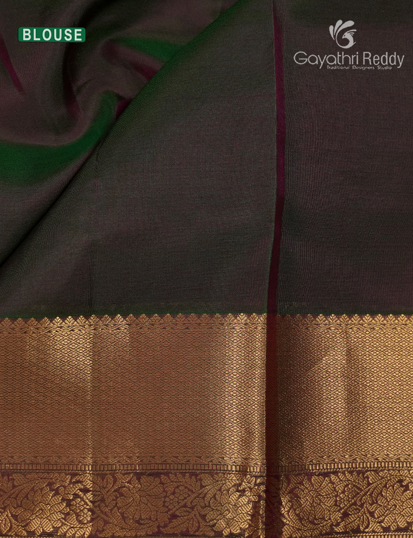 Pure Kanchipuram Silk Vintage Saree in Magenta and Deep Snuff