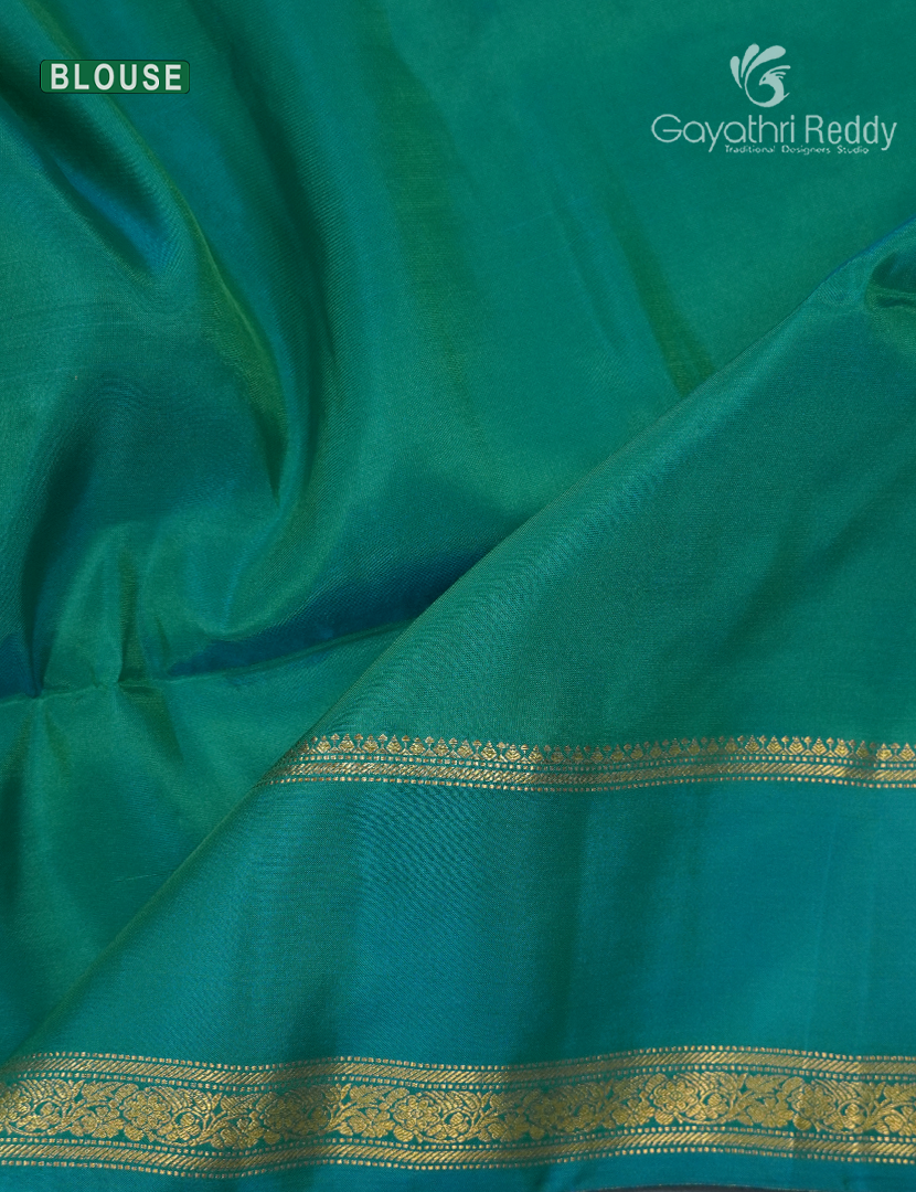 Pure  Kanchipuram Light Weight Silk Saree in Parrot Green and Teal Blue