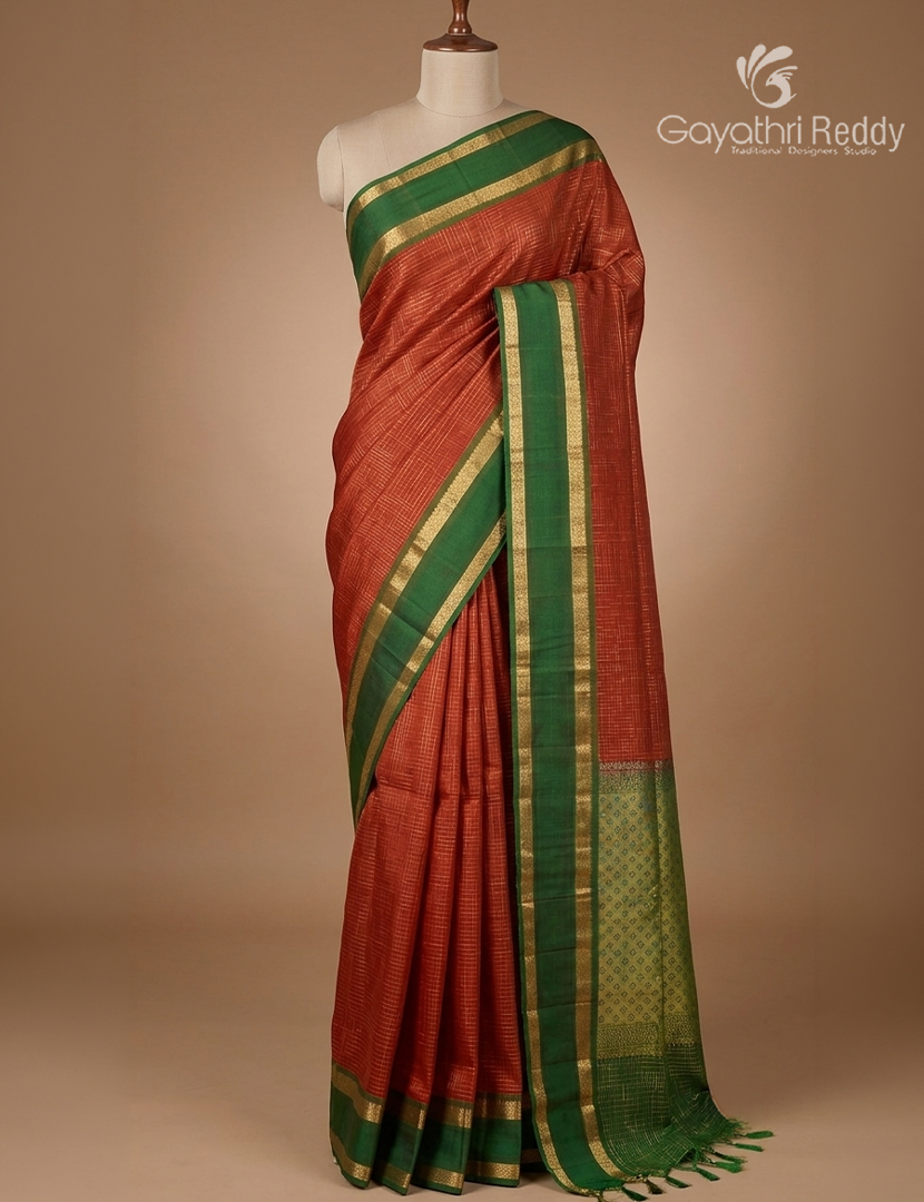 Pure Kanchipuram Vintage Silk Saree in Maroon Red and Bottle Green