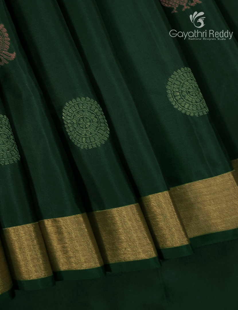 Pure Kanchipuram Silk Saree in Mango Green and Maroon( Small Borders )