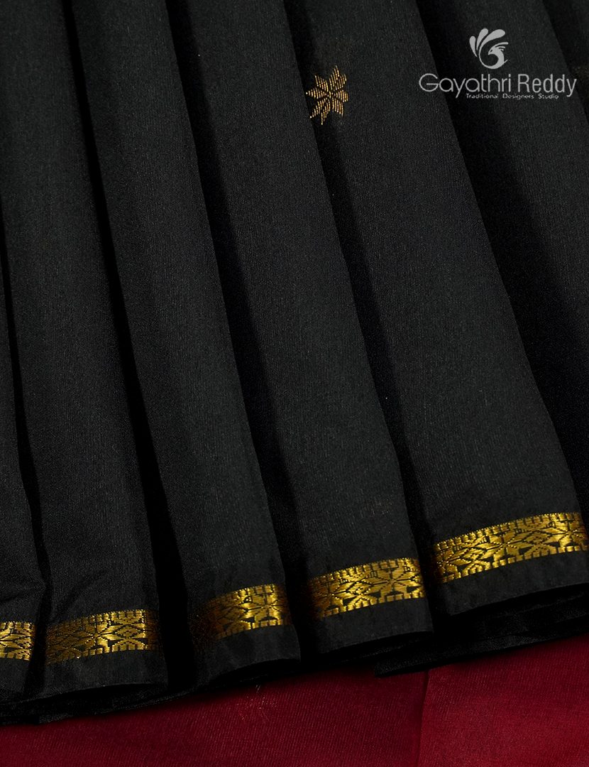 Silk Cotton Saree in Black and Red
