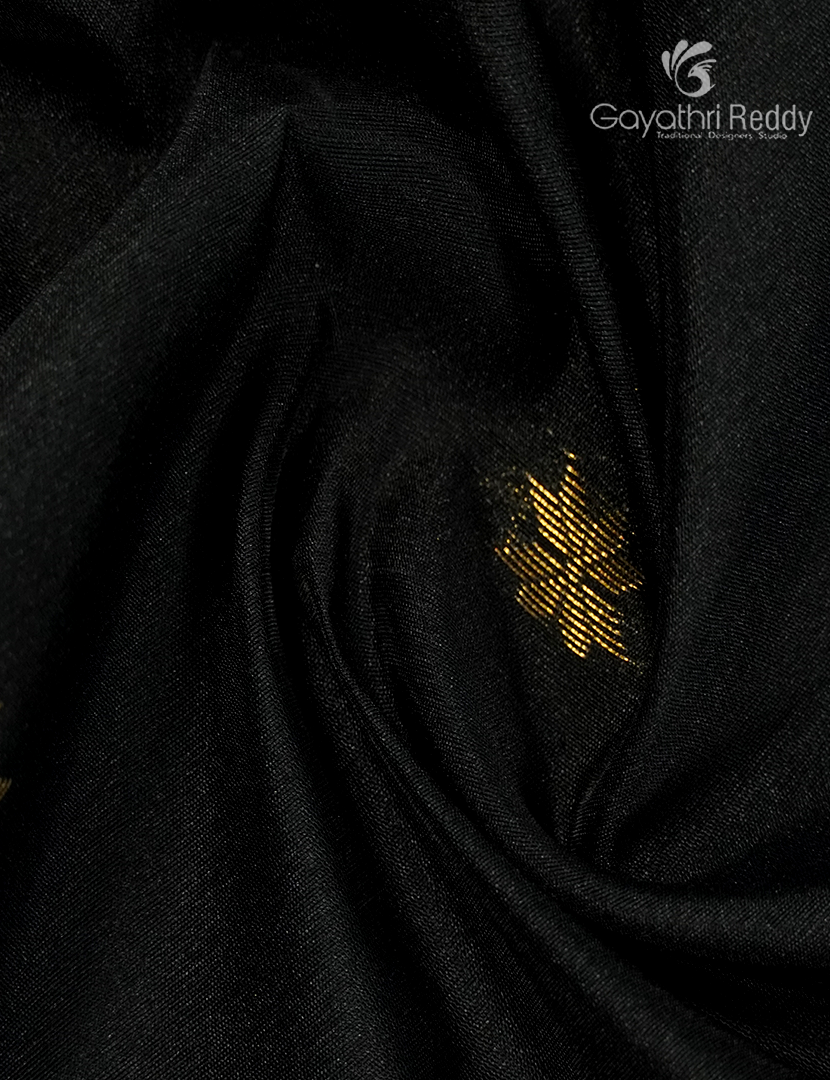 Silk Cotton Saree in Black and Red