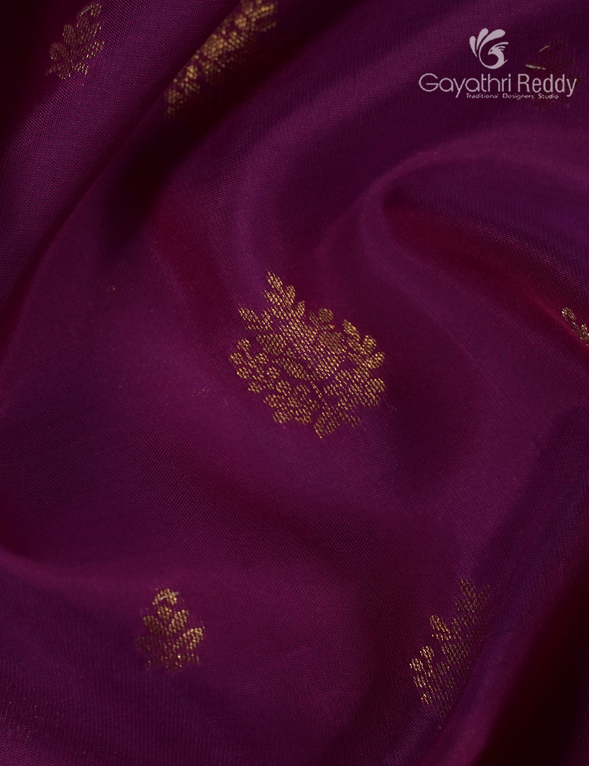 Pure Kanchipuram Silk Vintage Saree in Magenta and Deep Snuff
