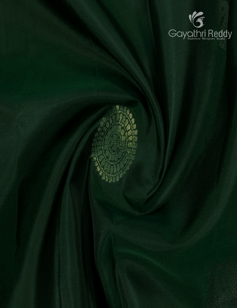 Pure Kanchipuram Silk Saree in Mango Green and Maroon( Small Borders )