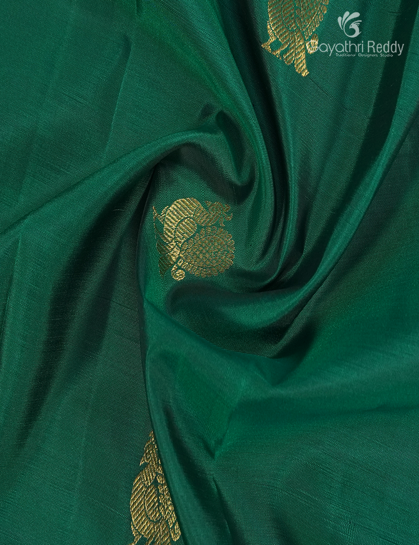 Pure Kanchipuram Silk Saree in Deep Rama Green and Deep brownand