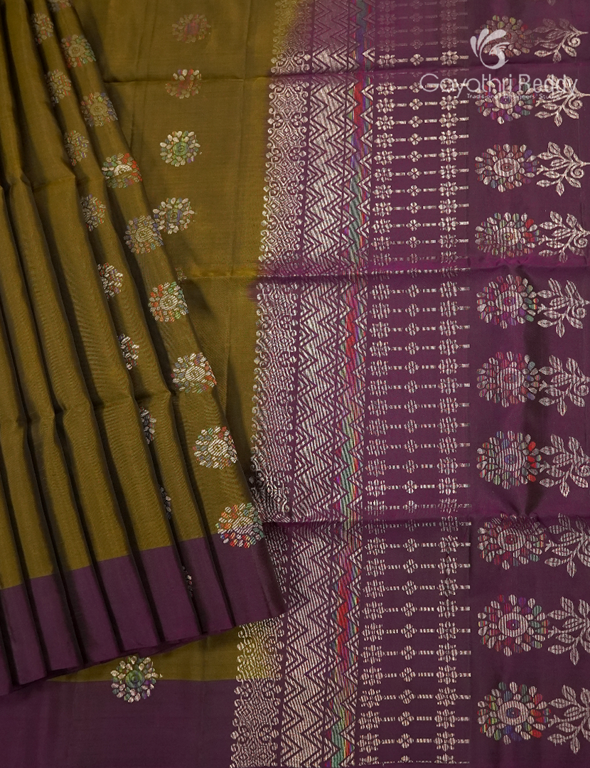Pure Kanchipuram Soft Silk Saree in Mehendi Green and Deep Wine