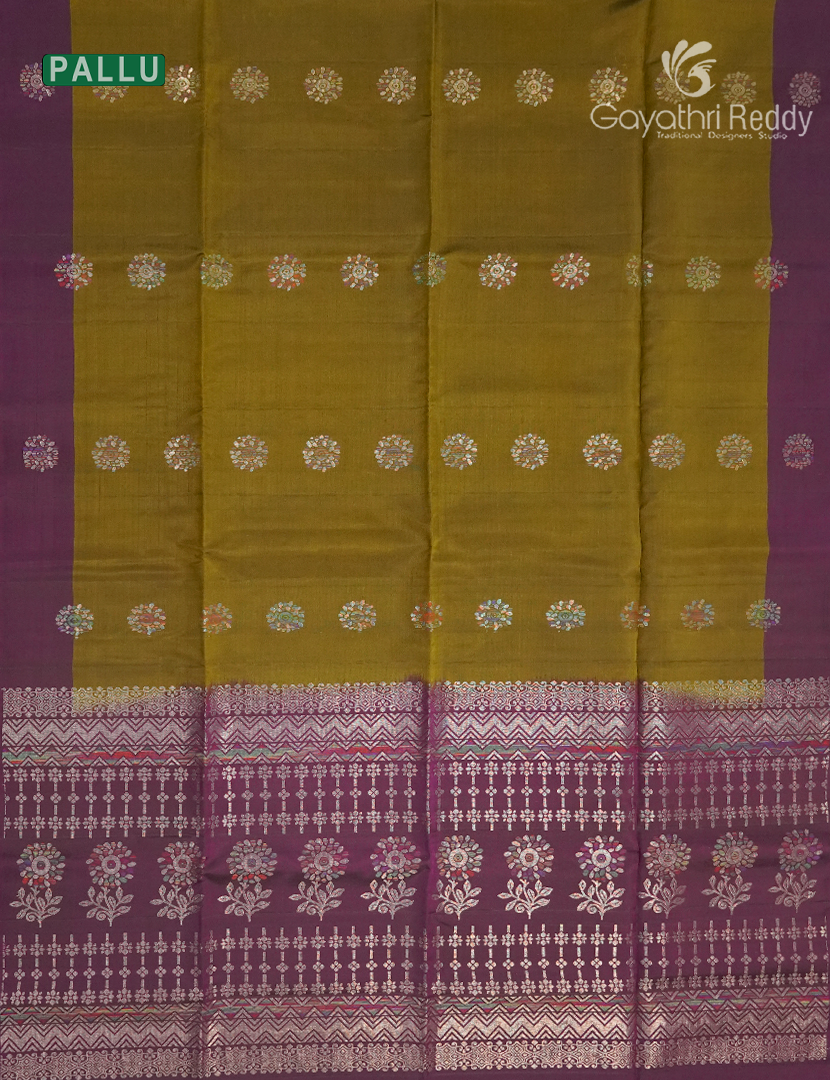 Pure Kanchipuram Soft Silk Saree in Mehendi Green and Deep Wine