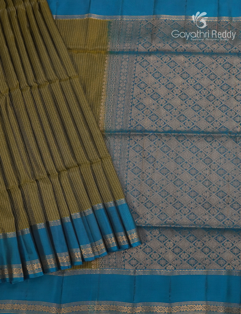 Pure  Kanchipuram Light Weight Silk Saree in Deep Olive Green and Peacock Blue