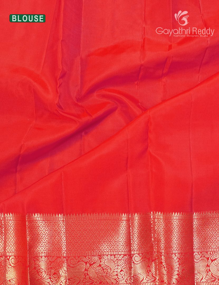 Pure Kanchipuram Silk Saree in Crimson Red (Medium Borders )