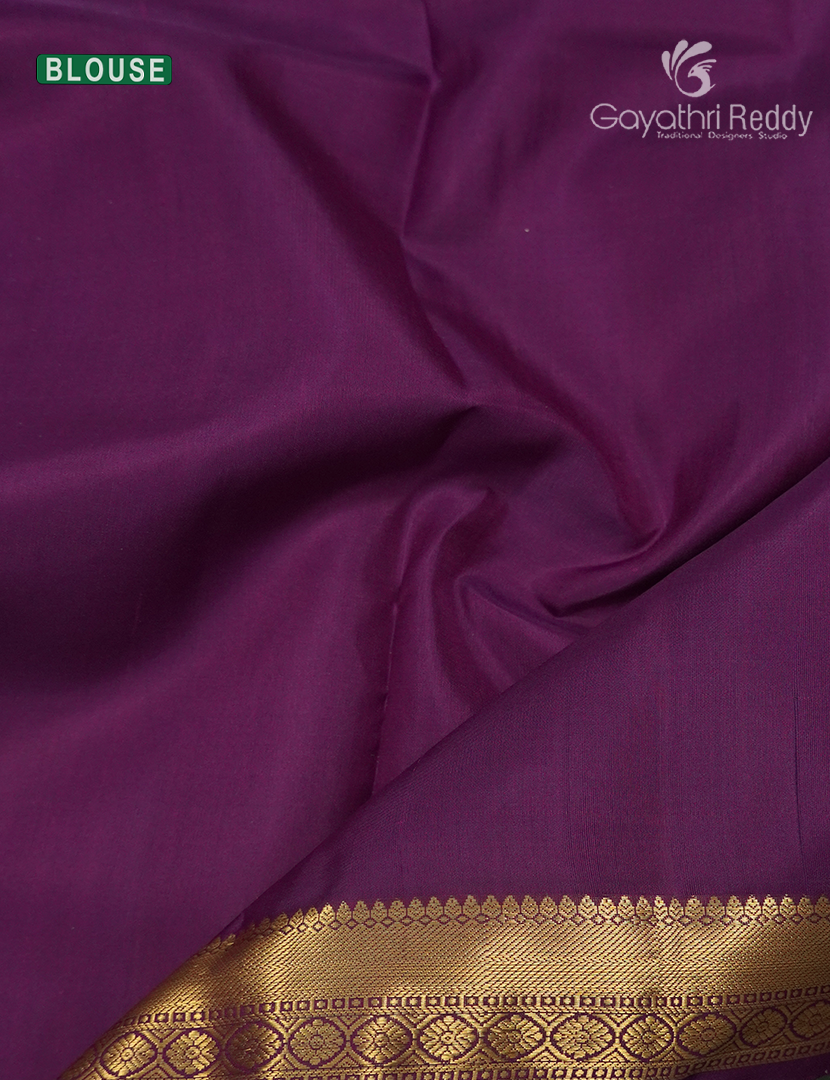 Pure Kanchipuram Silk Saree in Mehendi Green and Magents