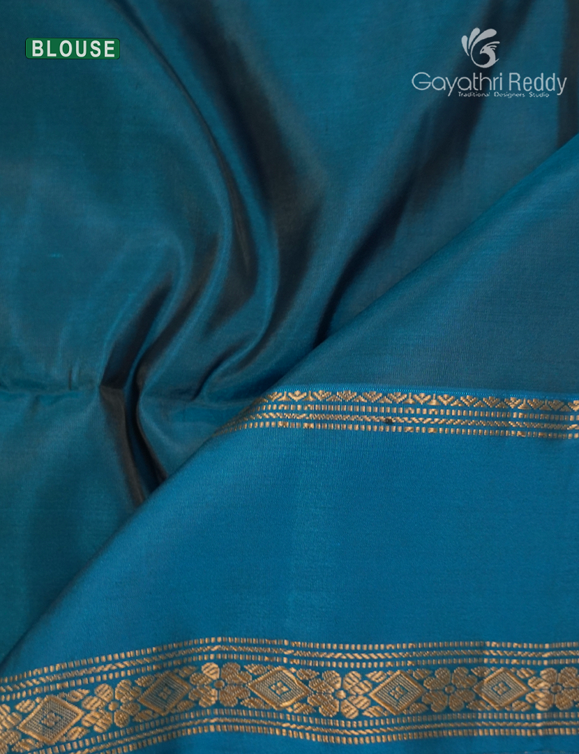 Pure  Kanchipuram Light Weight Silk Saree in Deep Olive Green and Peacock Blue