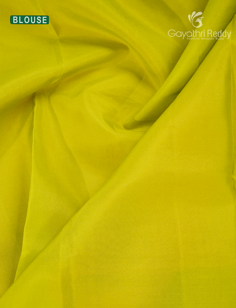 Pure Kanchipuram Silk  Saree in Pink (Butta Style )