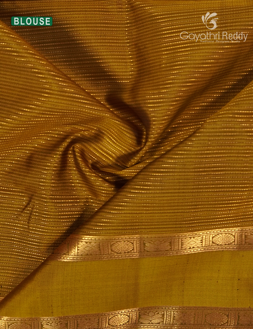 Pure Kanchipuram Vintage Silk Saree in Deep Maroon and Dry Mehendi