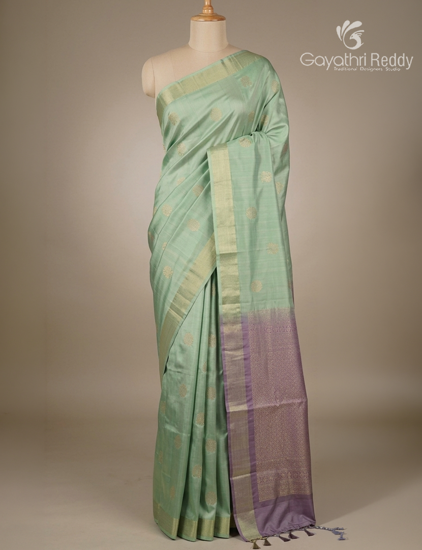 Pure Kanchipuram Silk Saree in Pista Green ( Small Borders )