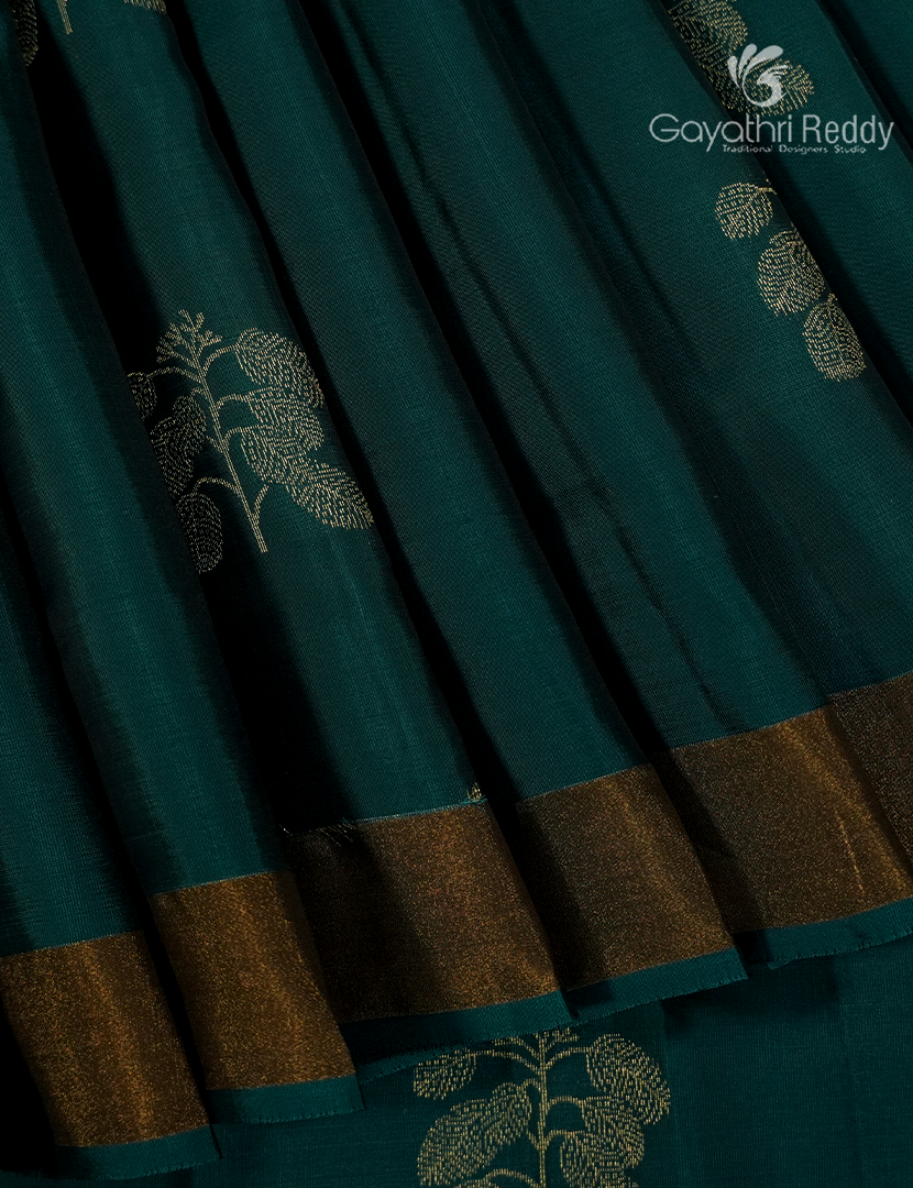 Pure Kanchipuram Silk Saree in Peacock Green and Ash Grey( Small Borders )