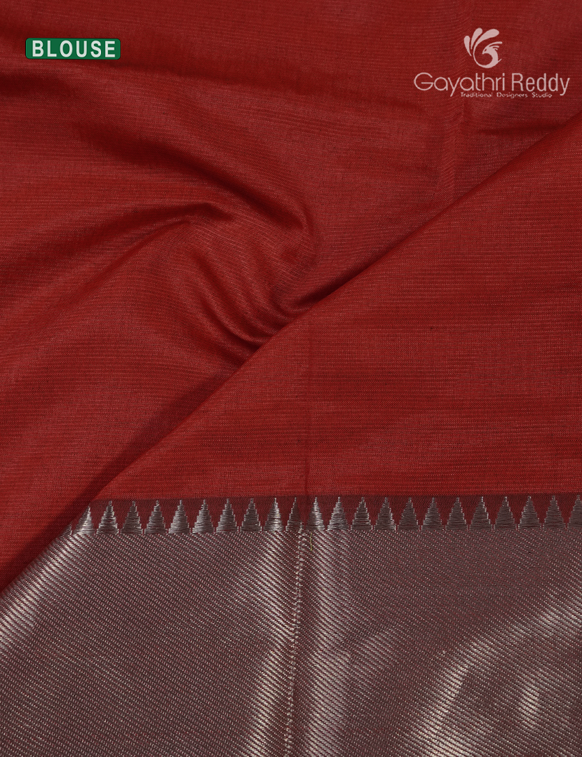 Mangalagiri Pattu Saree in Red