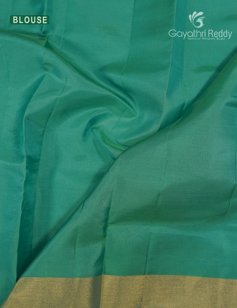 Pure Kanchipuram Silk Saree in Sky Blue and Sea Green ( Small Borders )