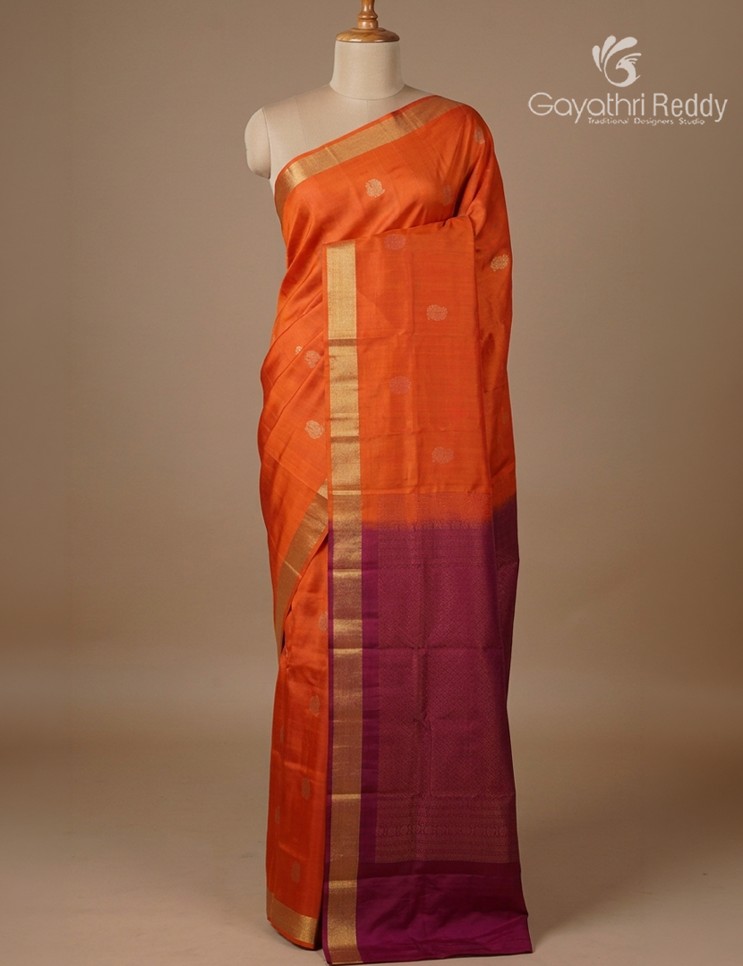 Pure Kanchipuram Silk Saree in Orange and Deep Red ( Small Borders )