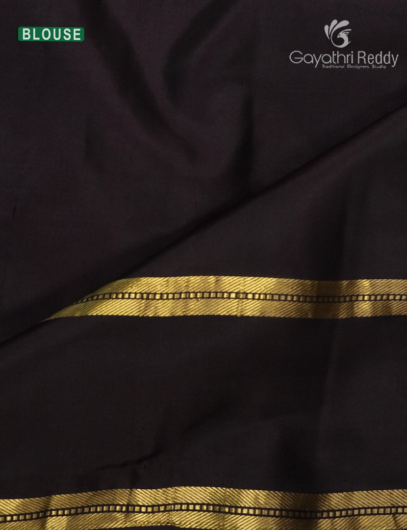 Pure Kanchipuram Silk Vintage Saree in Dual tone of Rust-Orange and Hot Pink