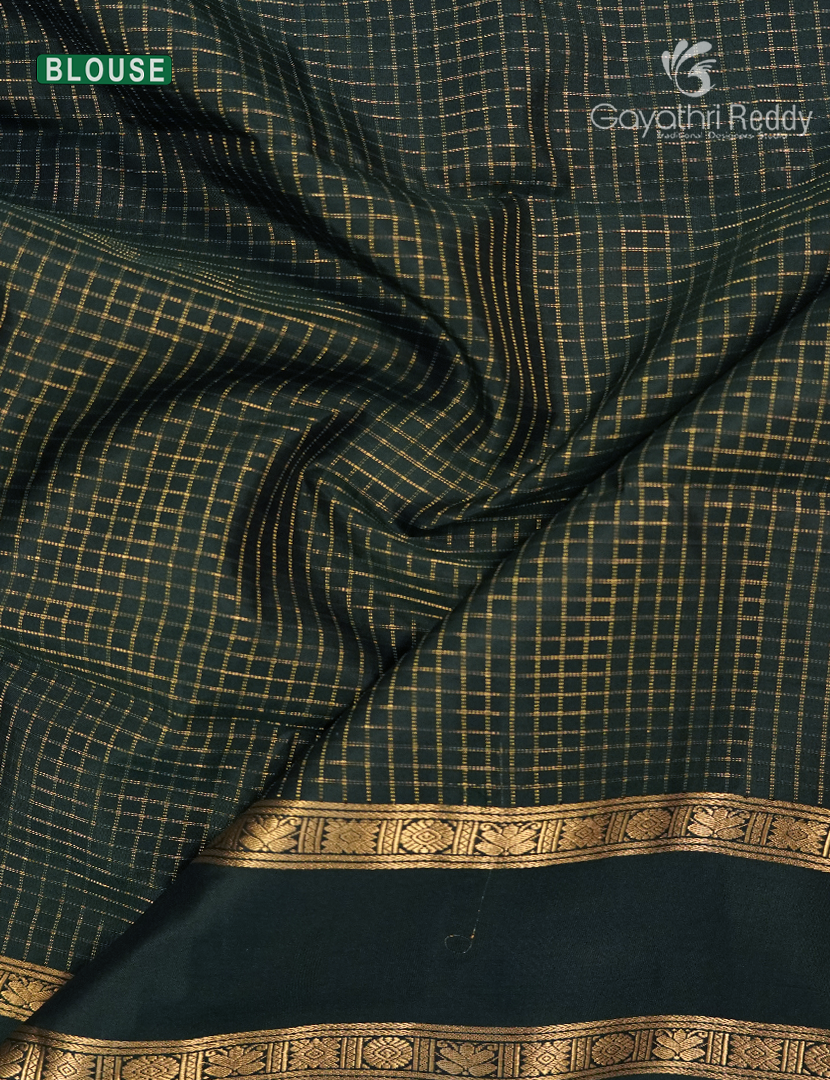 Pure Kanchipuram Vintage Silk Saree in Blue and Bottle Green