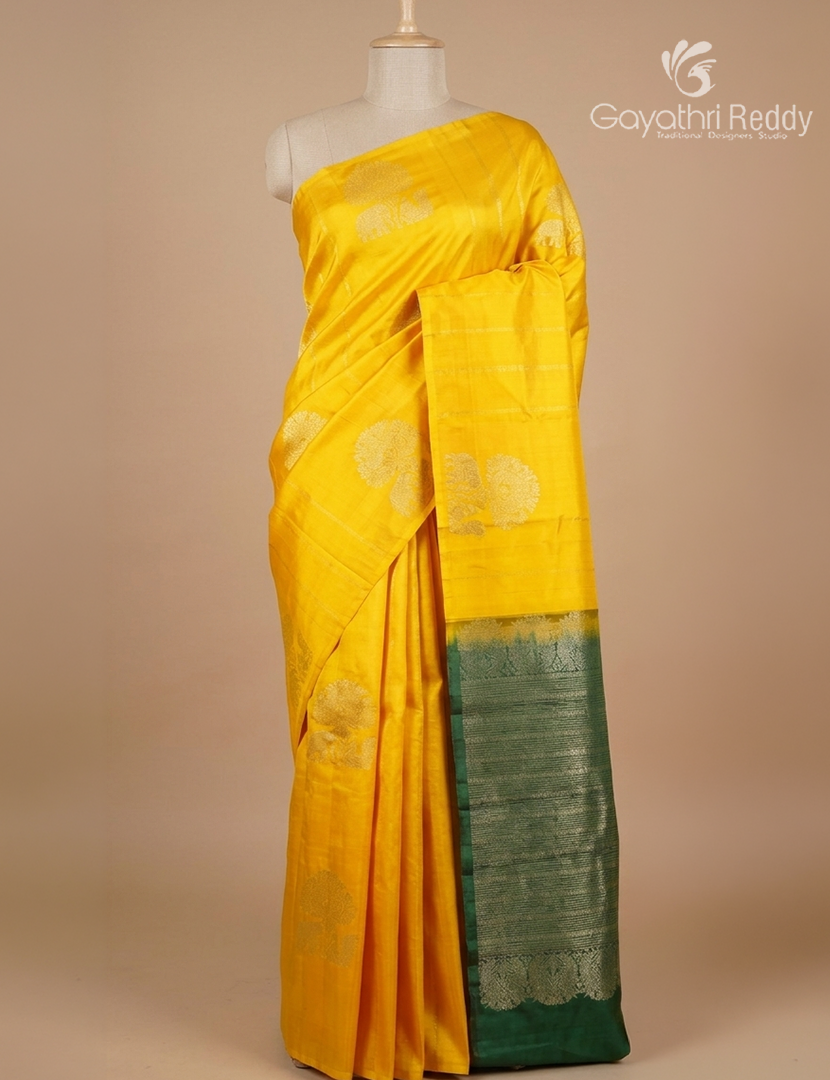 Pure Kanchipuram Silk  Saree in Yellow and Green ( Butta Pattern )