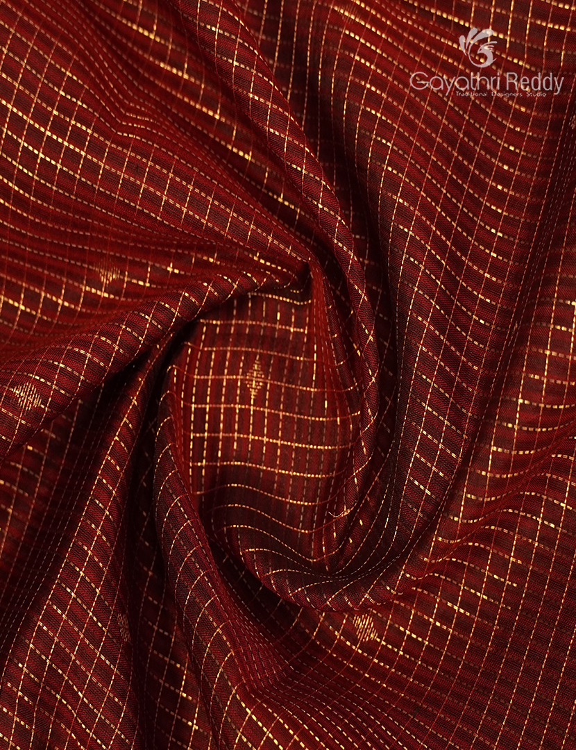 Pure Kanchipuram Vintage Silk Saree in Deep Maroon and Dry Mehendi