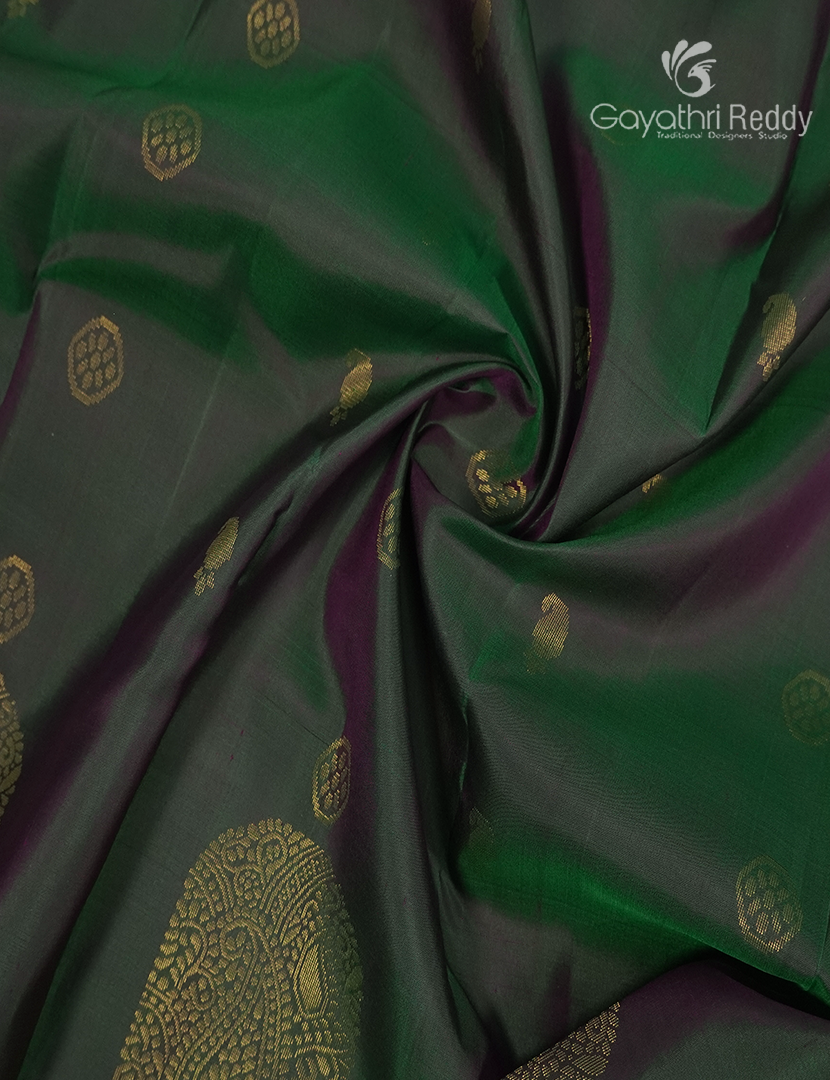 Pure Kanchipuram Silk Saree in Mehendi Green and Magents