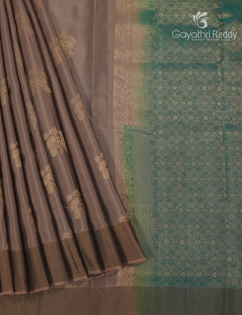 Pure Kanchipuram Silk Saree in Golden Beige and Rama Green ( Small Borders )