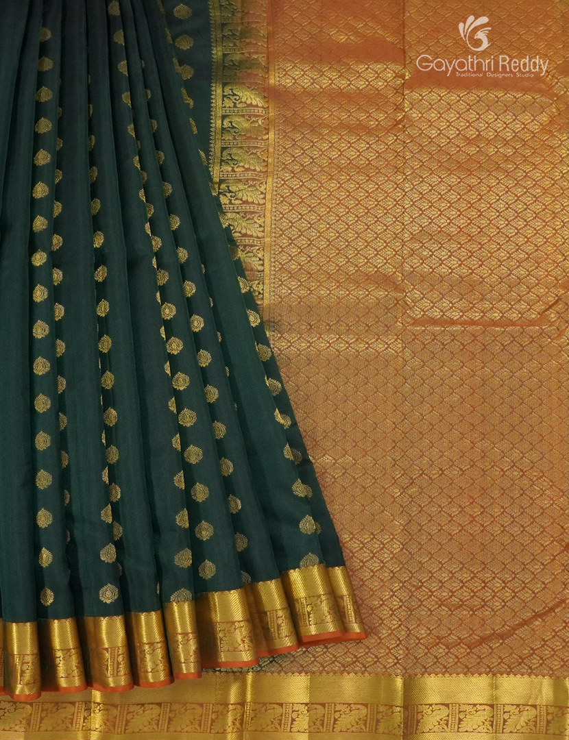Pure Kanchipuram Vintage Silk Saree in Deep Green and Mustard
