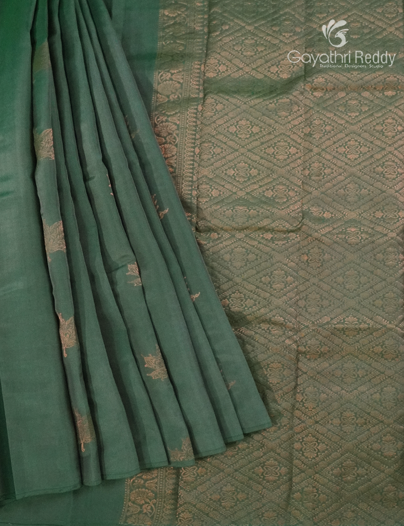Pure Kanchipuram Silk  Saree in Sage Green (Butta Style )